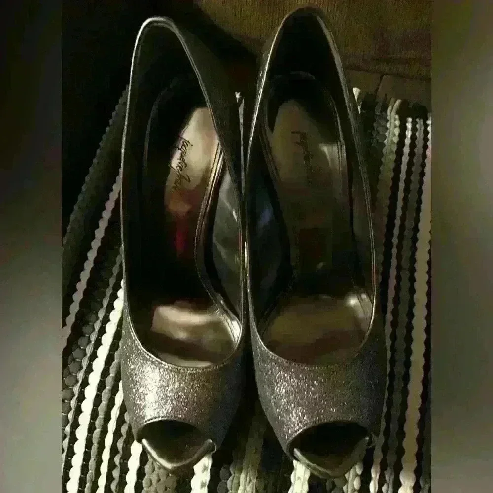 Jacqueline Ferrar opened toe silver glitter stiletto size8